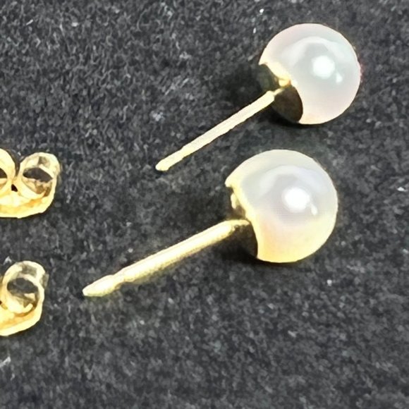 Vintage 14k Yellow Gold Pierced Stud Pearl Earrings (3191) - Picture 8 of 11